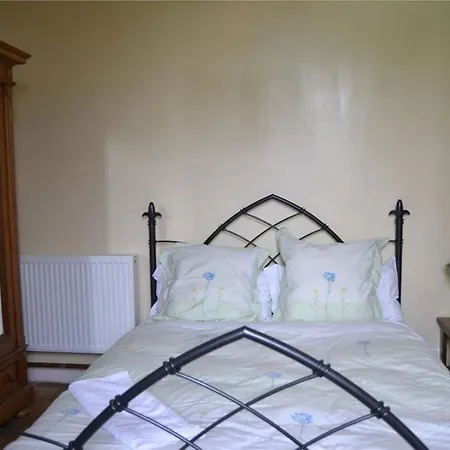 Manoir La Breuille Bed & Breakfast